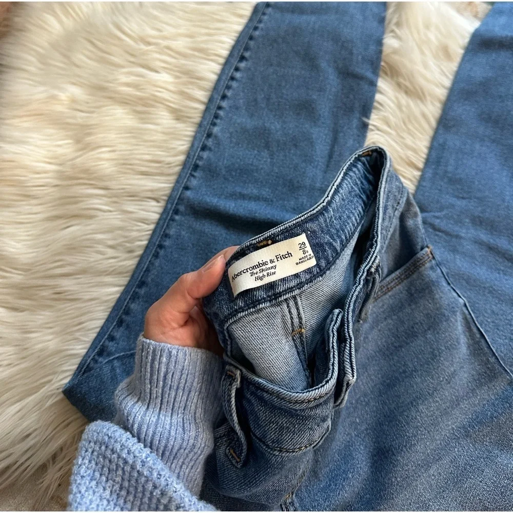 ABERCROMBIE & FITCH The Skinny High Rise Jean